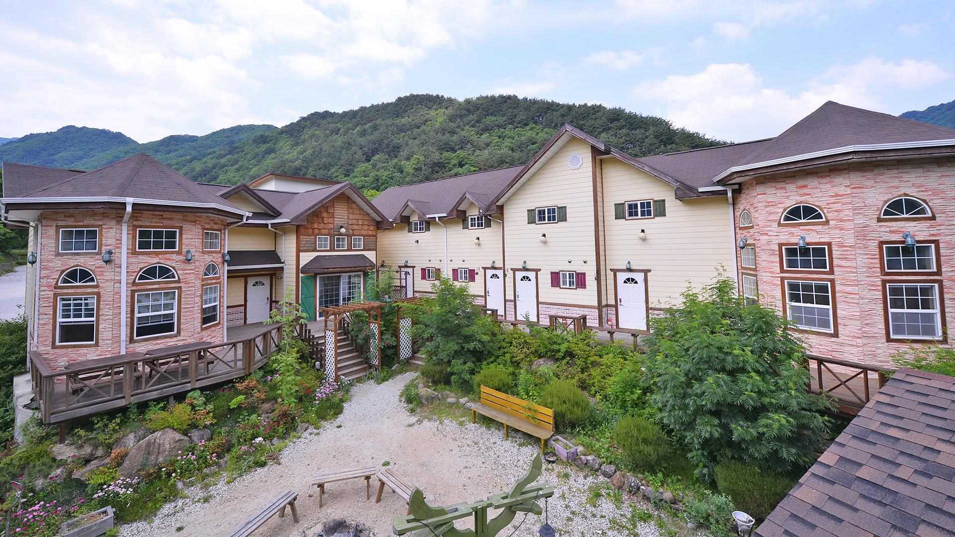 남원 계곡가 하늘정원펜션 / 