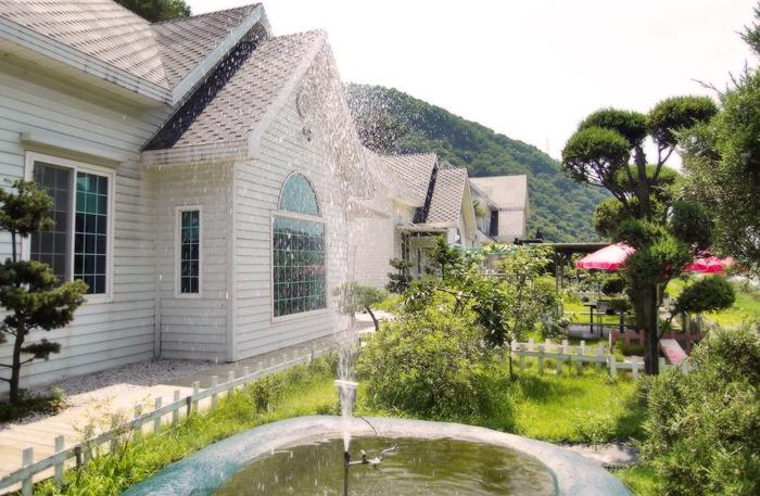 포천 화이트하우스펜션 / 