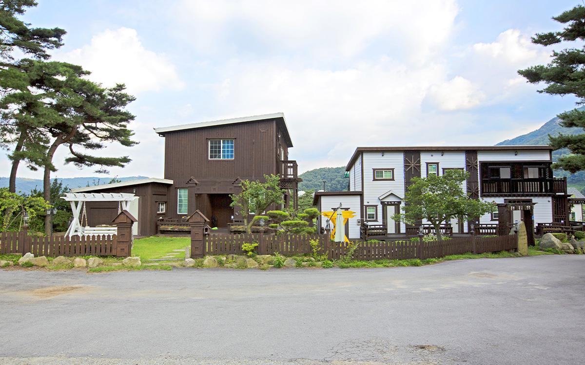 예산 숲속의정원펜션 / 
