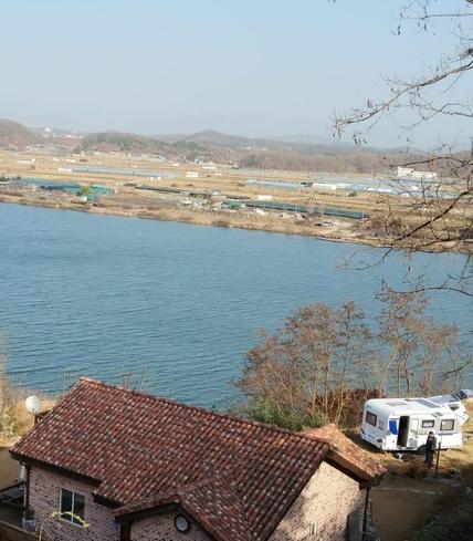 충주 져스틴하우스펜션 / 