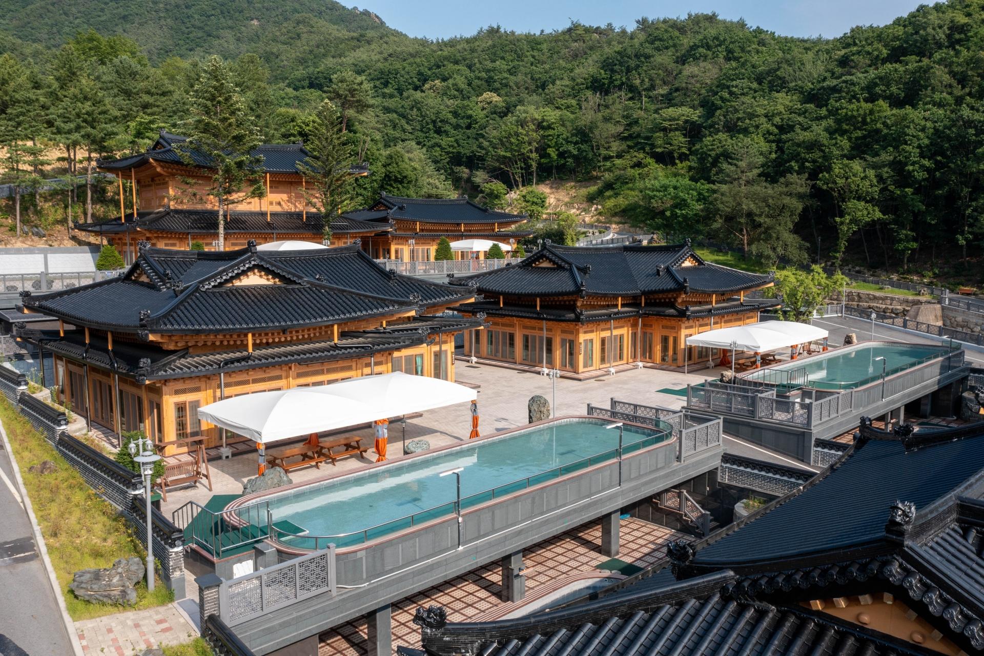 상주 청화산한옥풀빌라 / 