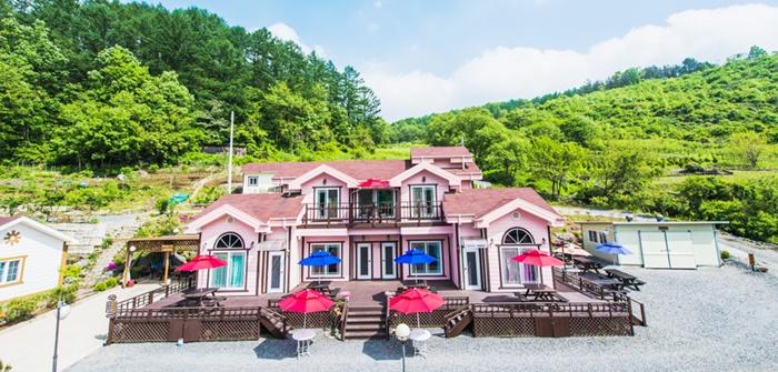 괴산 숲속의향기펜션 / 