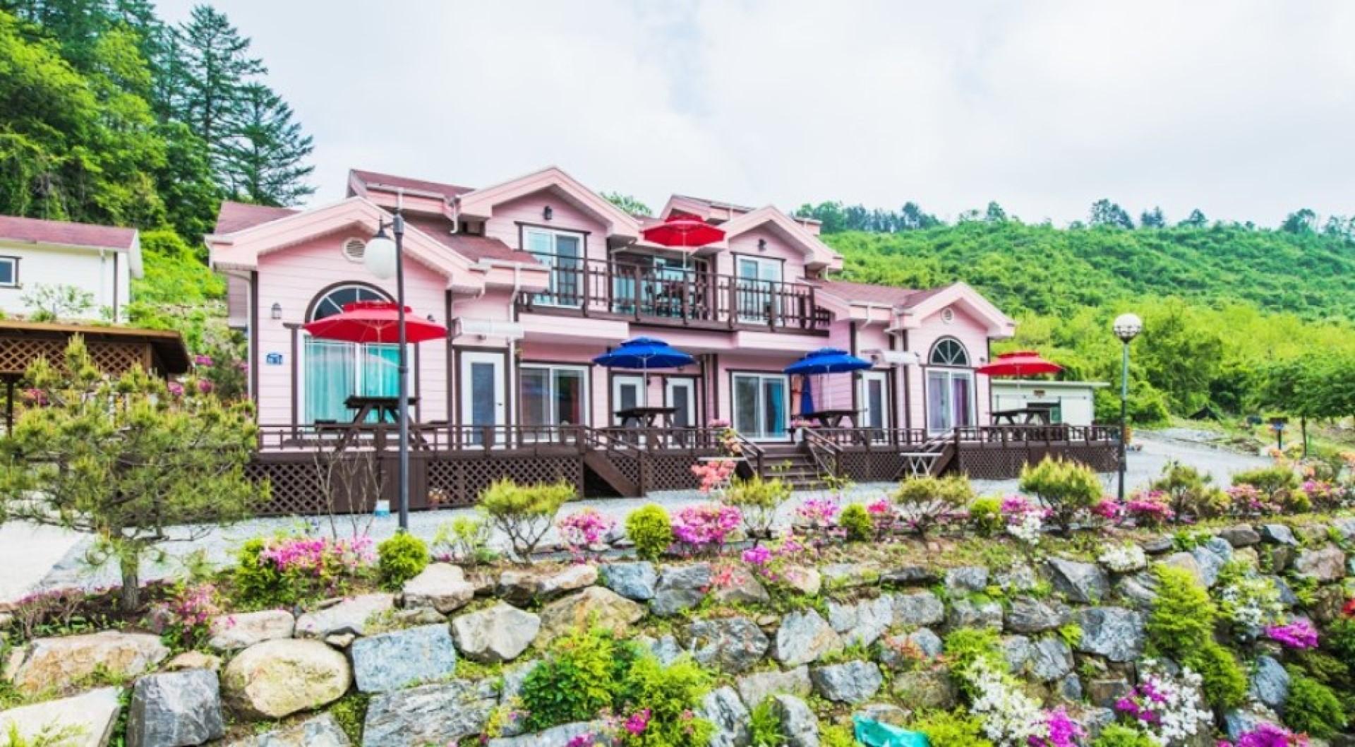 괴산 숲속의향기펜션 / 
