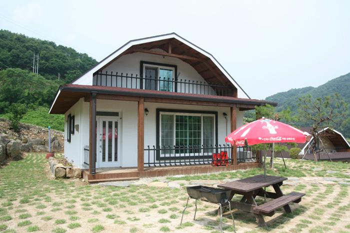 충주 몽마르뜨펜션 / 