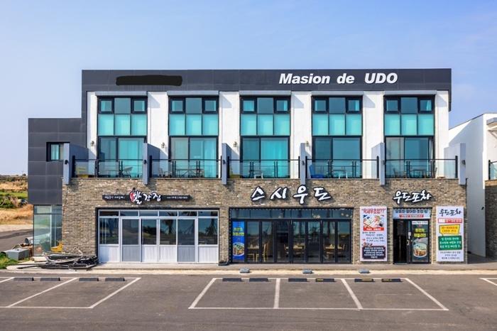 제주 메종드우도(구 백악관펜션) / 
