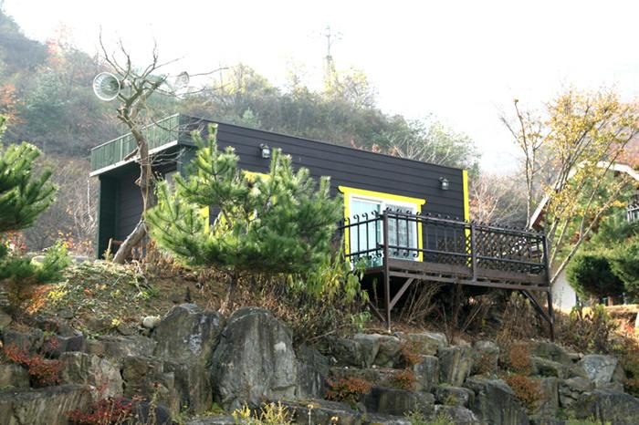 충주 몽마르뜨펜션 / 