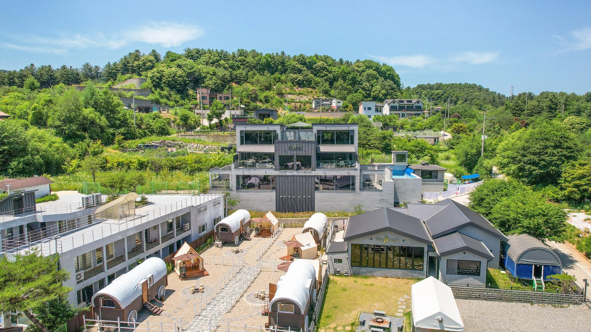 가평 JH풀빌라&웨스턴글램핑 / 