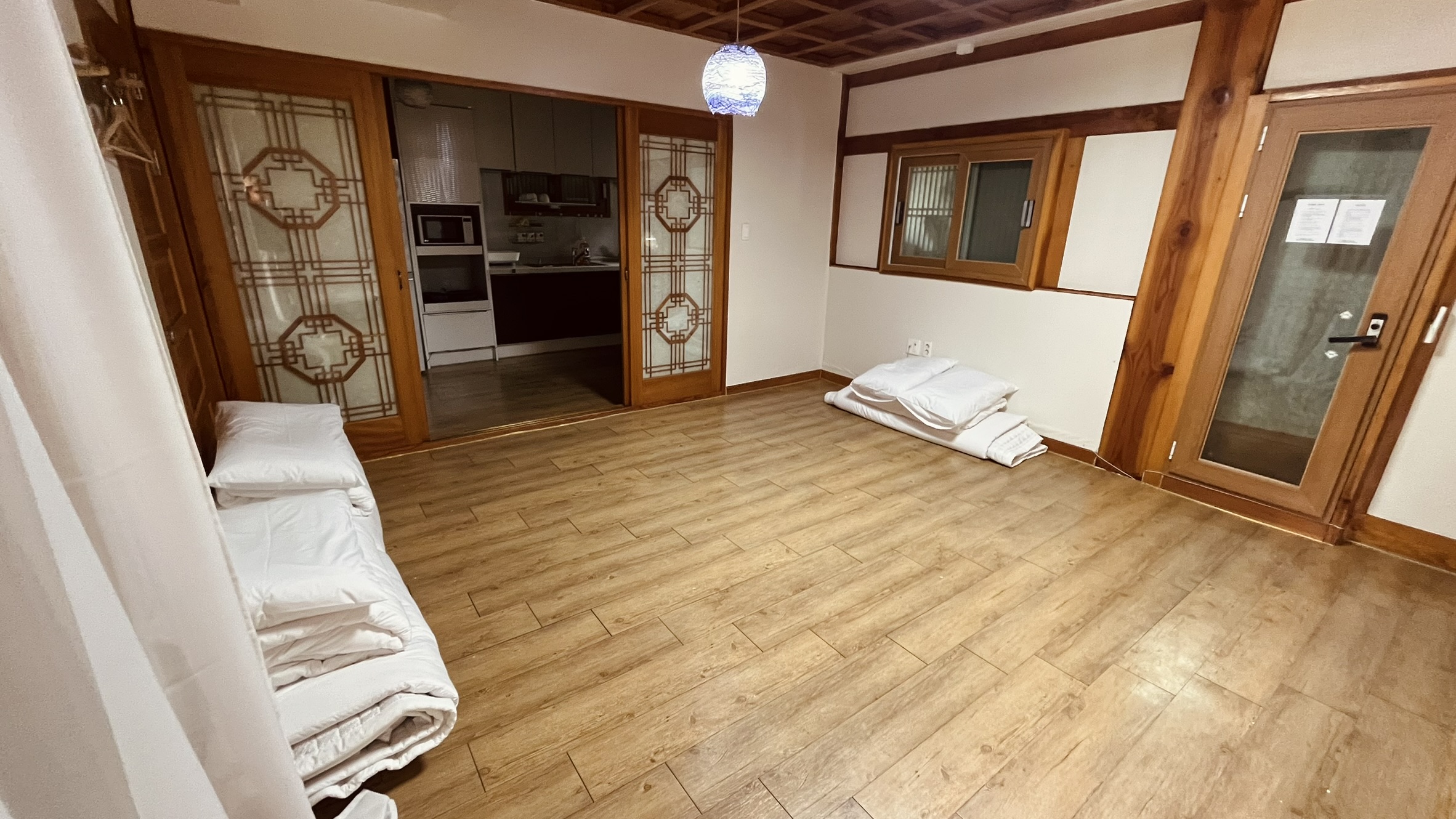 전주 한옥마을 한지꿀잠 / 