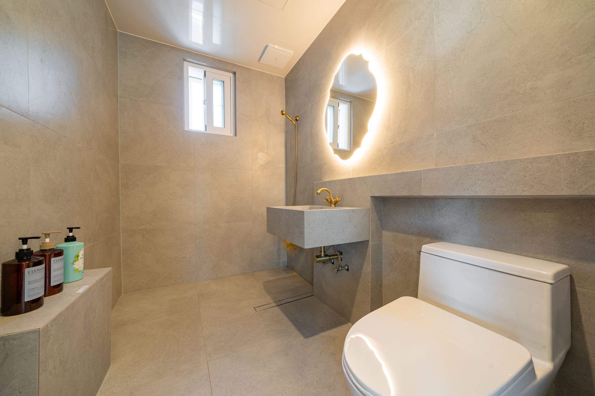 삼척 덕봉주르풀빌라 /