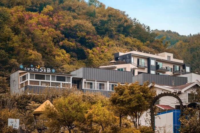 가평 에스앤비스파펜션 / 