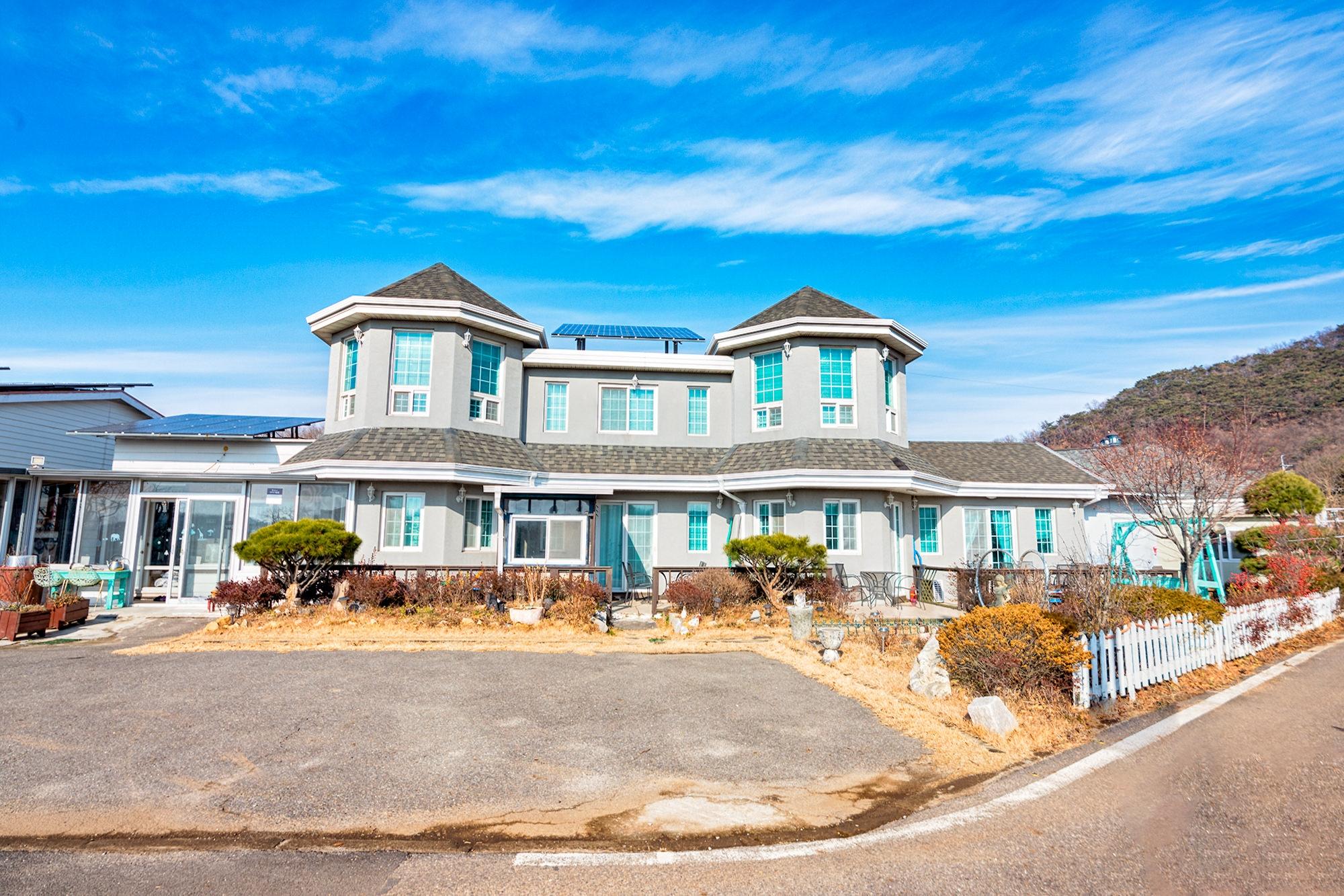 강화 쟈밀나하 펜션 / 