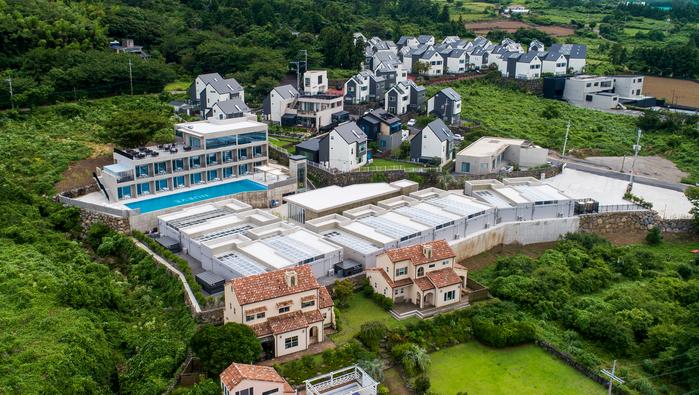 제주 누에베 풀빌라&리조트 / 