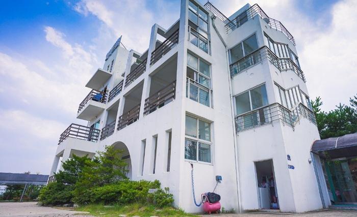고성 화이트빌펜션 / 