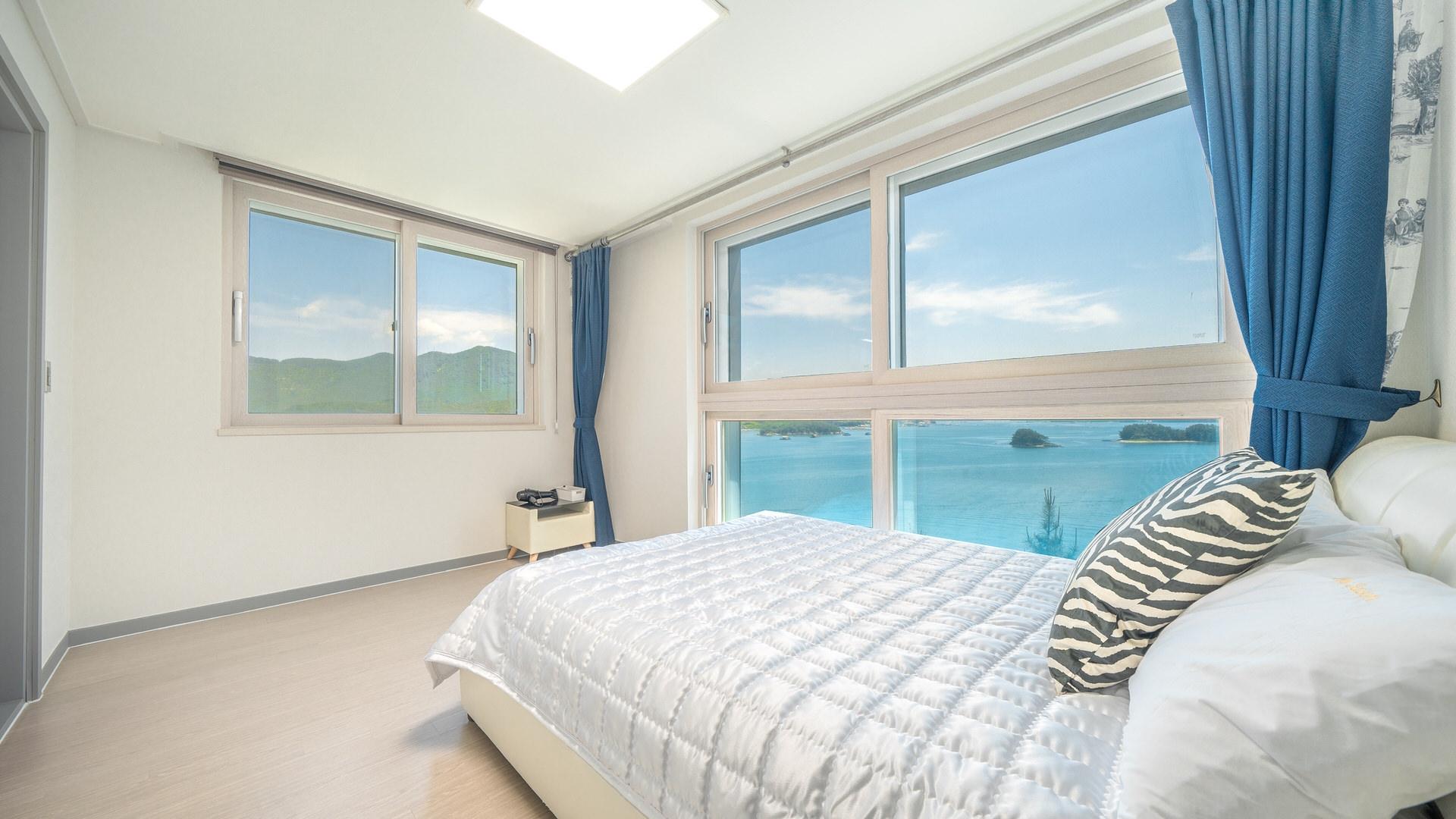 통영 사계절 비치&스파 펜션 /